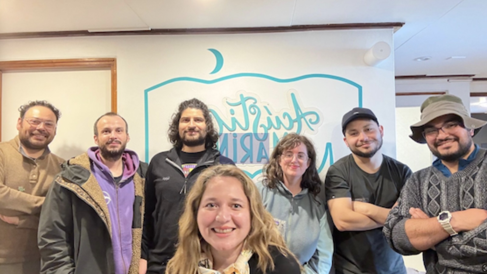 Equipo de Acústica Marina junto a colaboradores en una jornada de trabajo